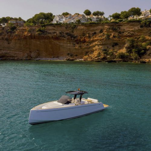 Lancha Express Cruiser com motor de centro - Pardo 38 - Pardo Yachts - bimotor / open / com console central