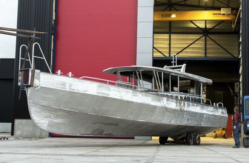 Barco profissional táxi aquático - FENIX - Trimm Design BV - com motor de popa / a diesel / em alumínio