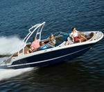 deck-boat com motor de centro