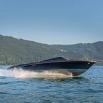 lancha Express Cruiser com motor de centro