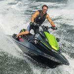 jet-ski sentado