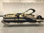 pontoon boat com motor de popa