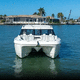 lancha Express Cruiser catamarã / com motor de popa / bimotor / com hard-top